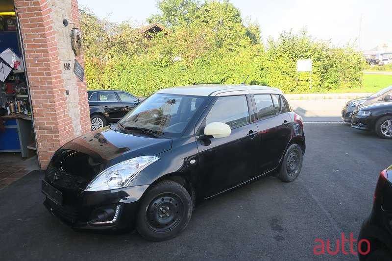 2015' Suzuki Swift photo #2