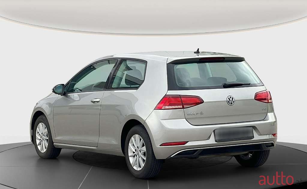 2017' Volkswagen Golf photo #4