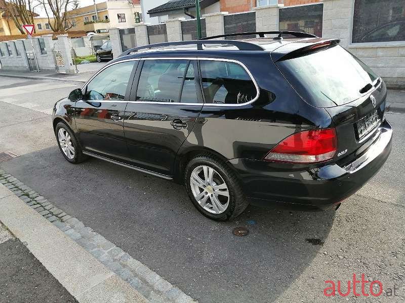 2011' Volkswagen Golf photo #1