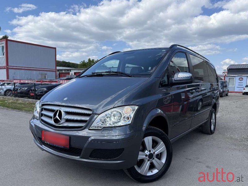 2011' Mercedes-Benz Viano photo #1
