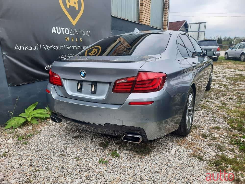 2011' BMW 5Er-Reihe photo #3