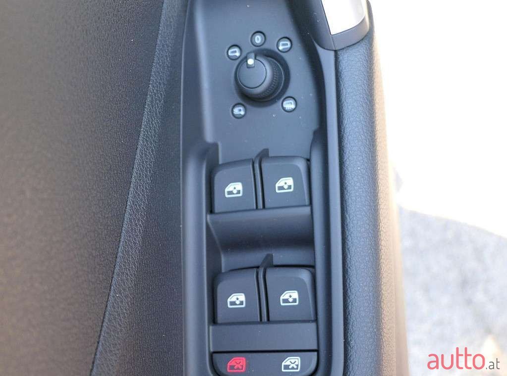 2023' Audi Q2 photo #4