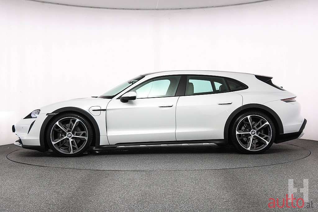 2022' Porsche Taycan photo #3