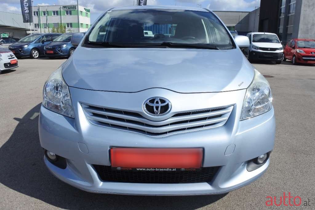 2009' Toyota Verso photo #4