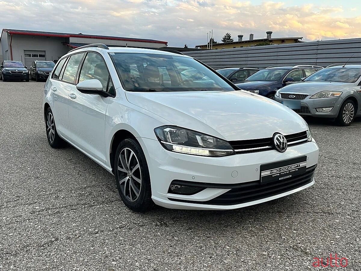 2018' Volkswagen Golf photo #3
