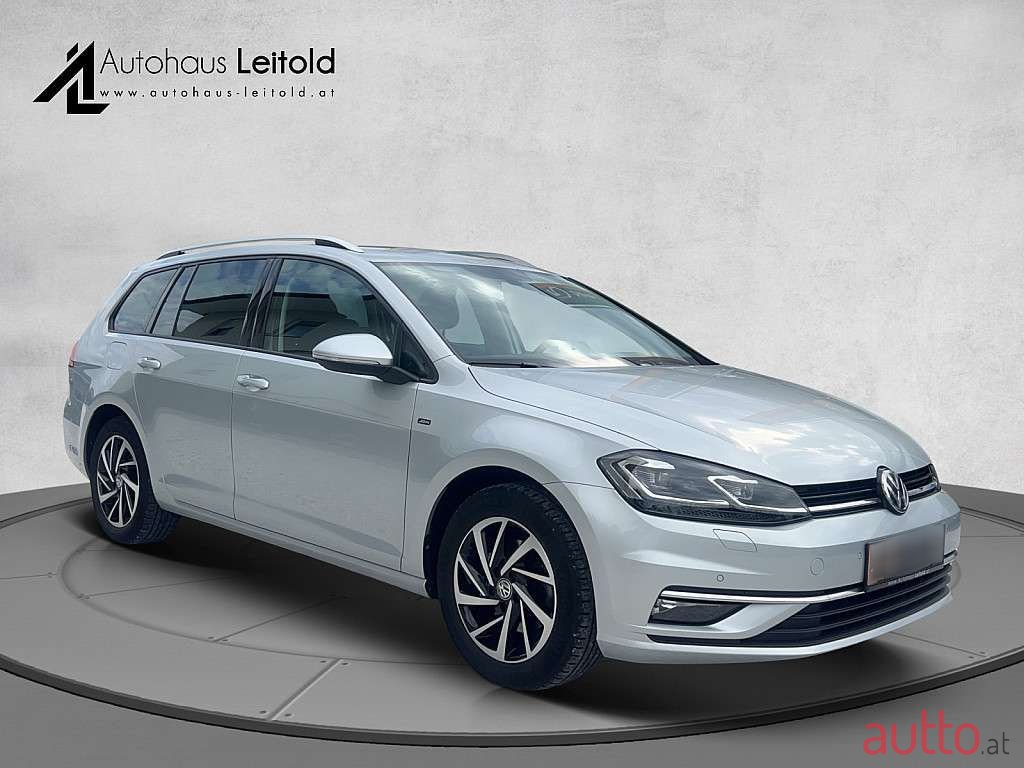 2019' Volkswagen Golf photo #3