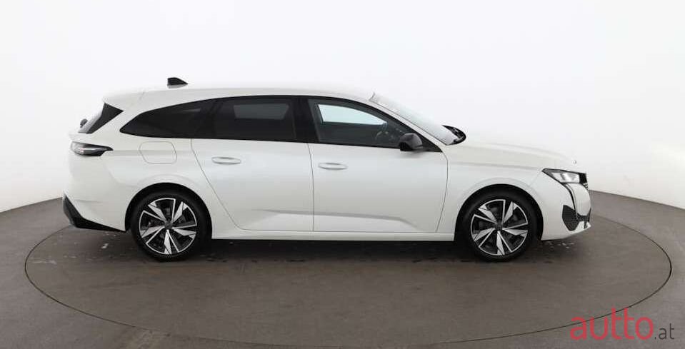 2022' Peugeot 308 photo #2