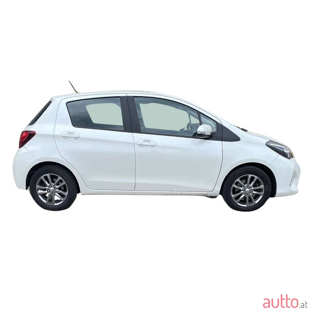 2015' Toyota Yaris photo #6