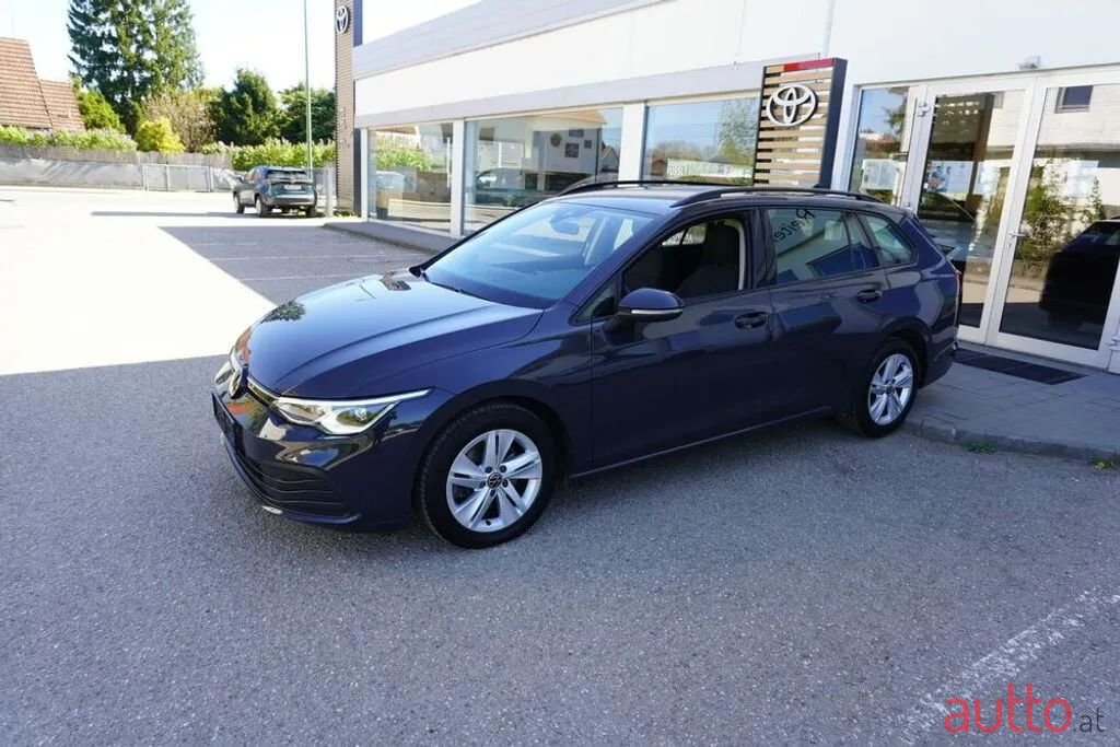2023' Volkswagen Golf photo #2