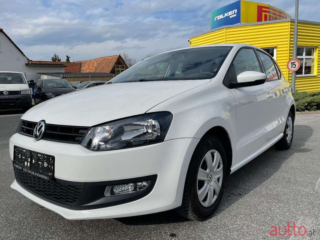 2013' Volkswagen Polo photo #1