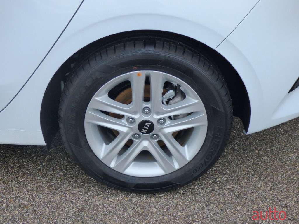 2022' Kia Ceed photo #4