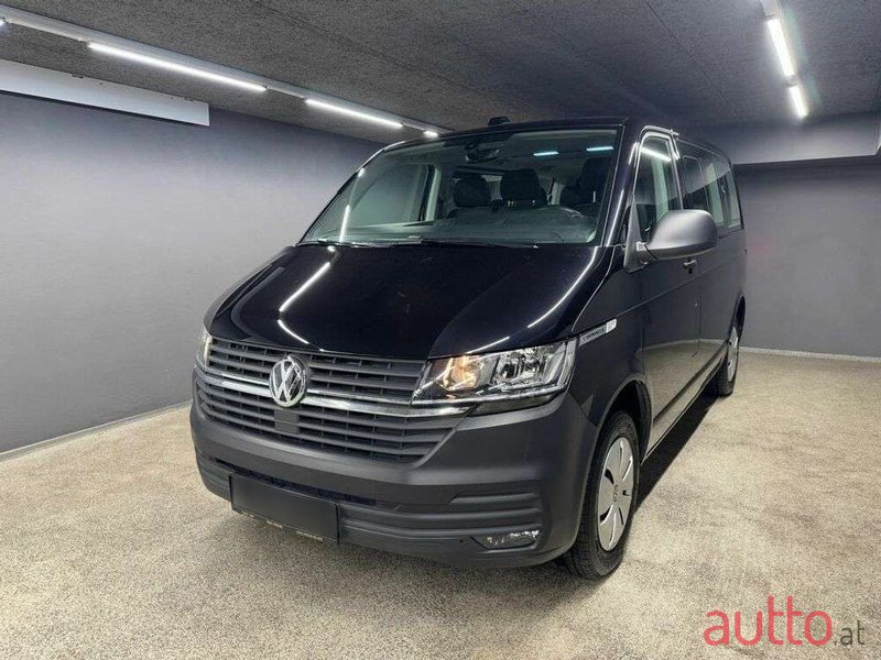 2023' Volkswagen Caravelle photo #3