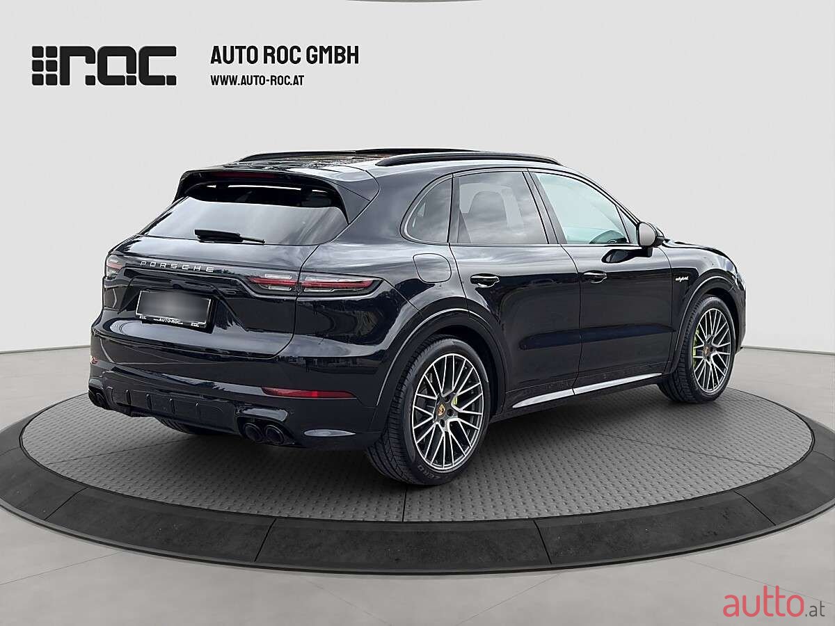 2021' Porsche Cayenne photo #5