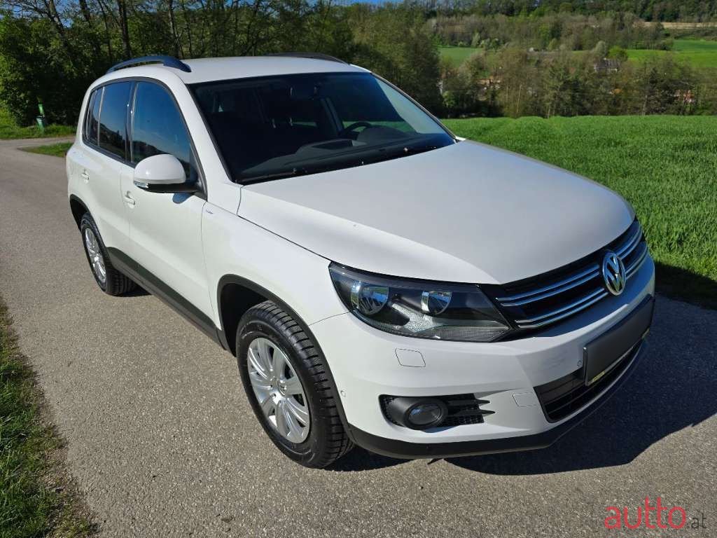 2012' Volkswagen Tiguan photo #3