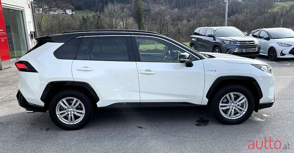 2019' Toyota RAV4 photo #4