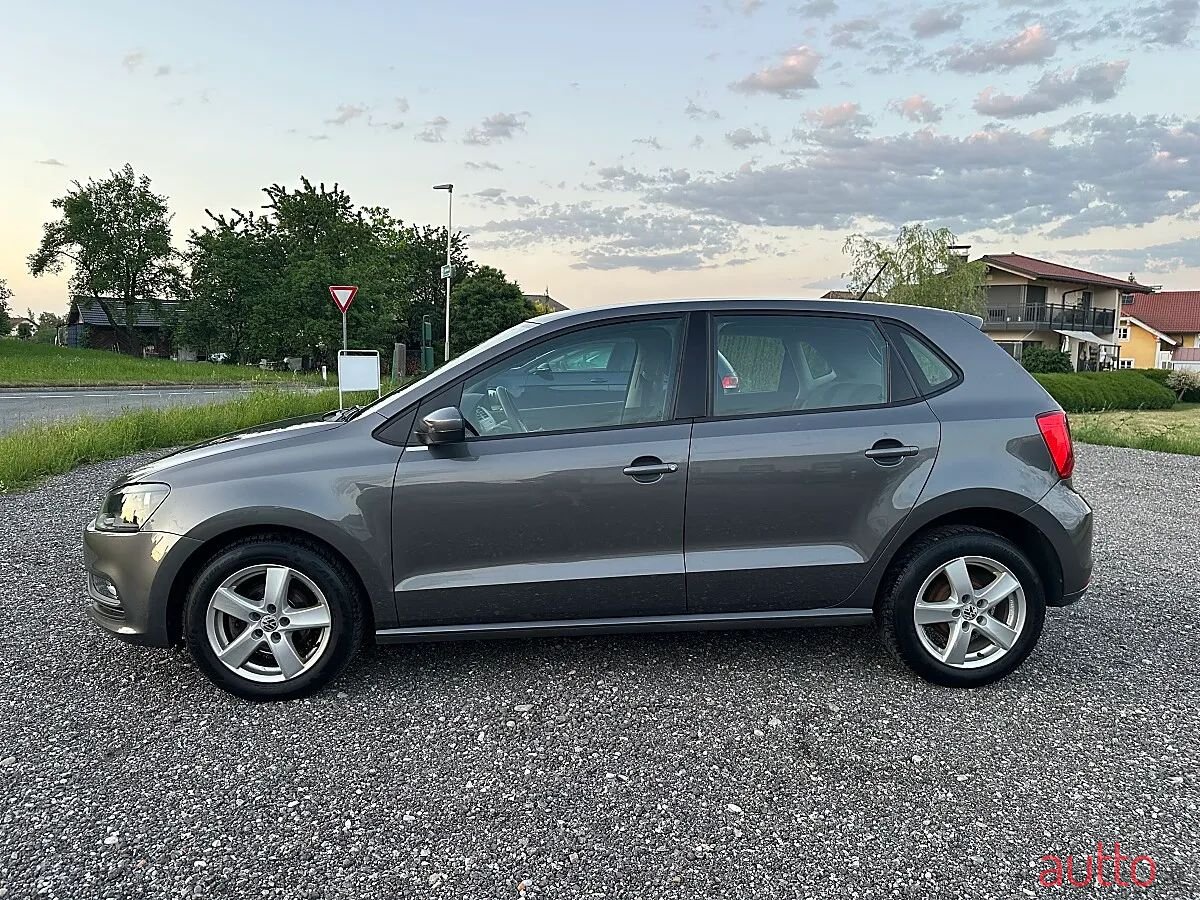 2016' Volkswagen Polo photo #2