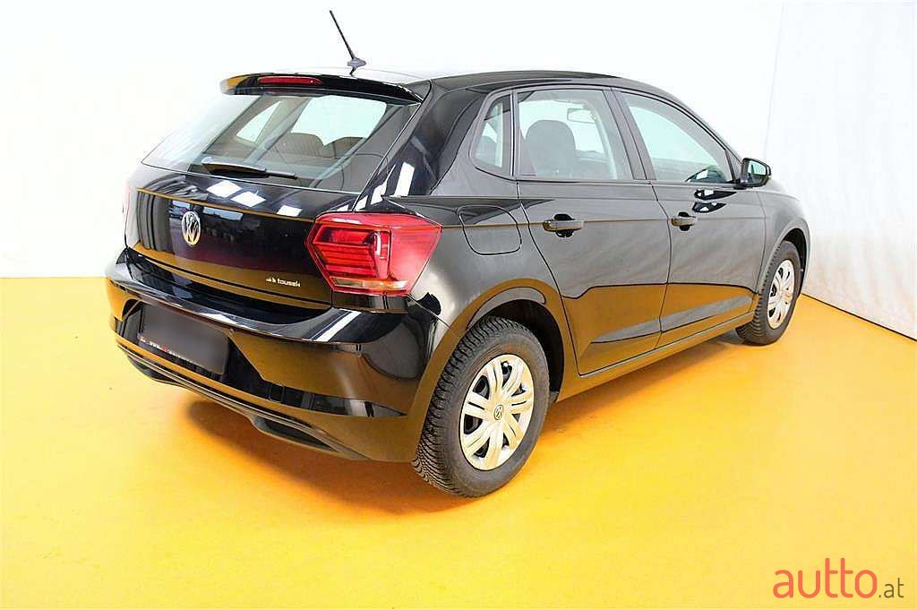 2017' Volkswagen Polo photo #3