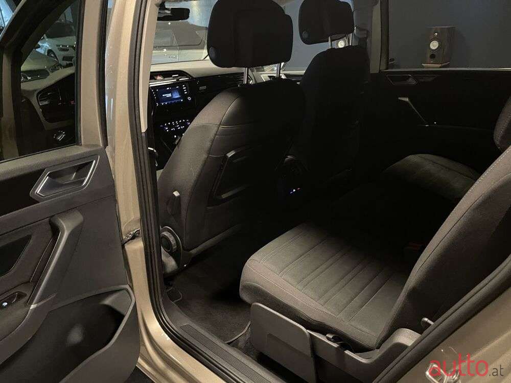 2017' Volkswagen Touran photo #5