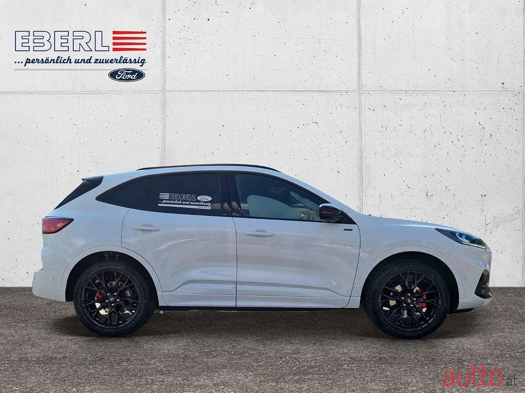 2023' Ford Kuga photo #5