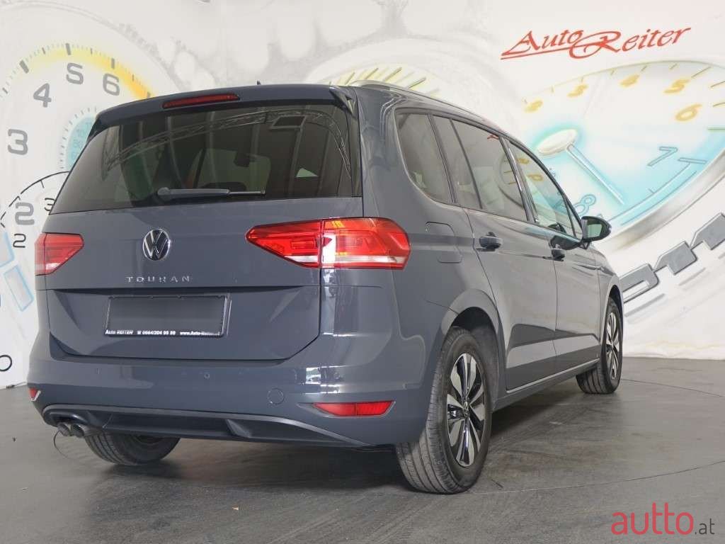 2024' Volkswagen Touran photo #3