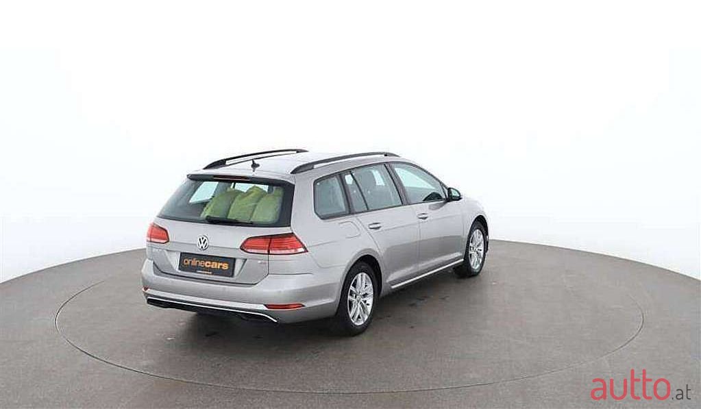 2018' Volkswagen Golf photo #3