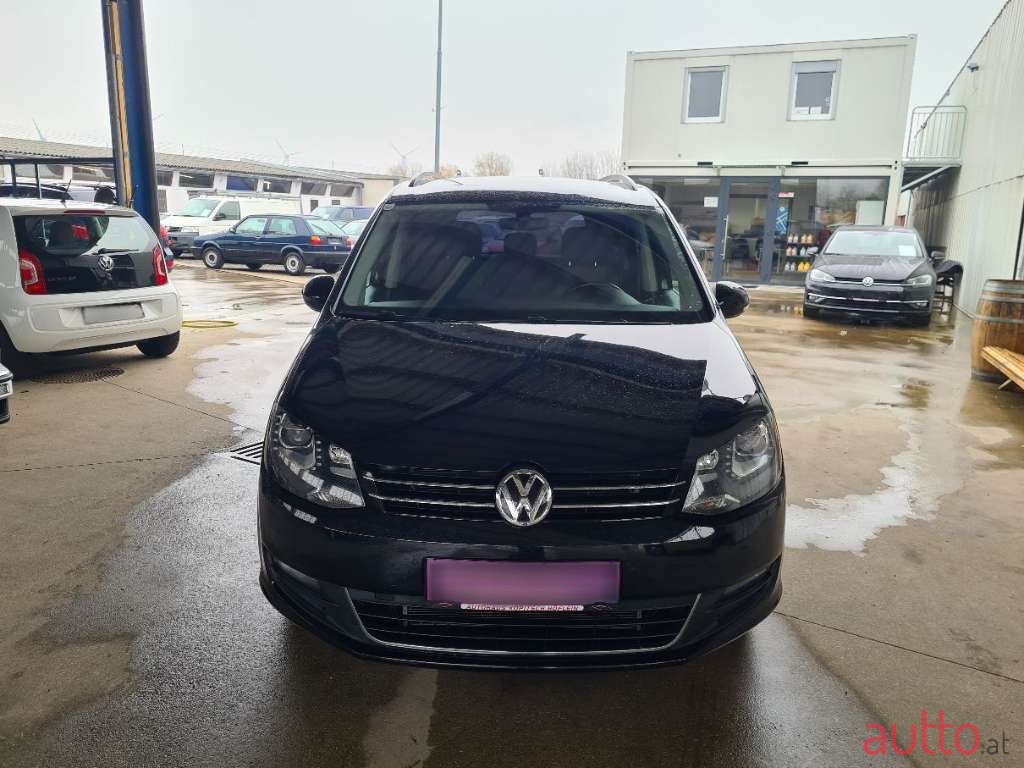 2015' Volkswagen Sharan photo #2