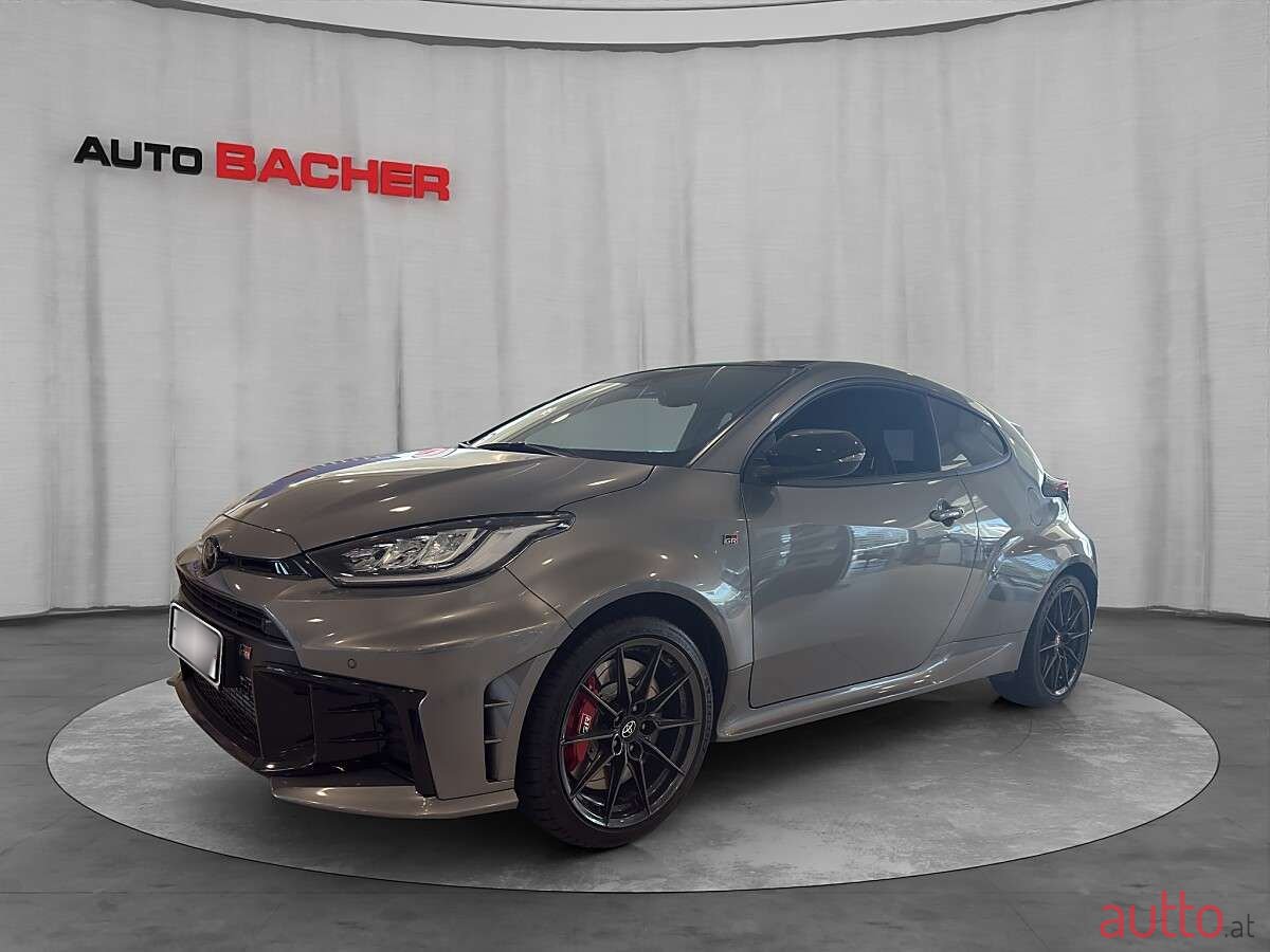 2024' Toyota Yaris photo #1