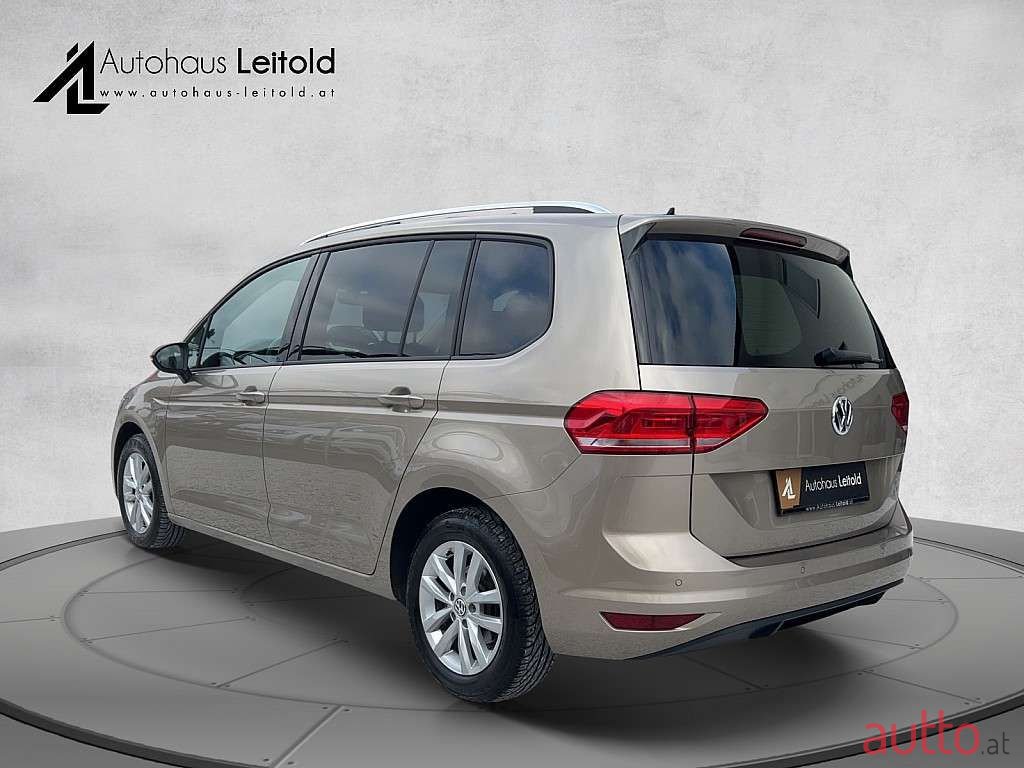 2019' Volkswagen Touran photo #4