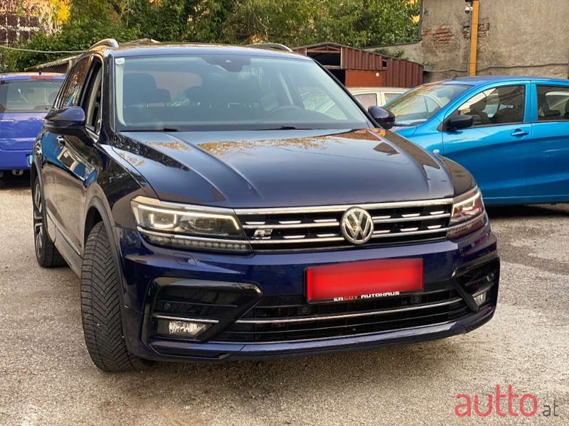 2017' Volkswagen Tiguan photo #5