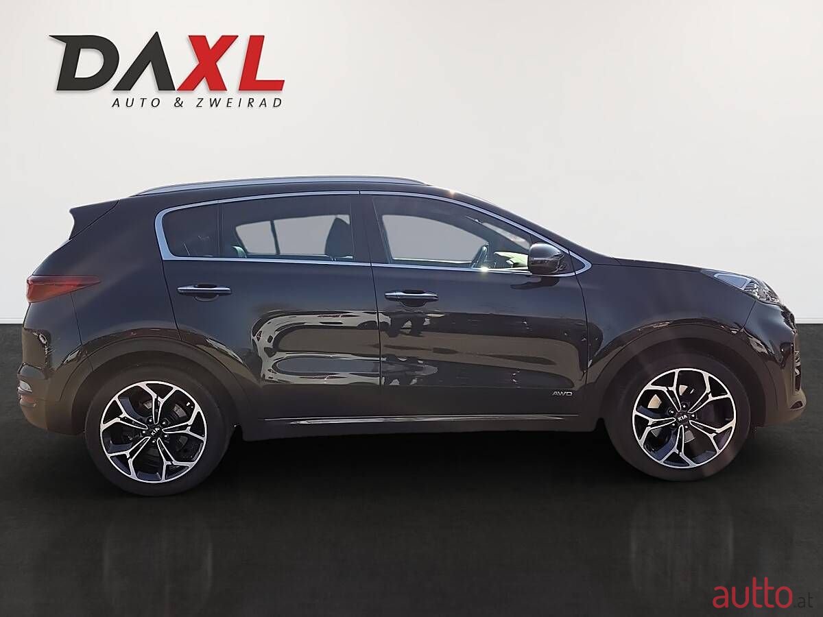 2020' Kia Sportage photo #2