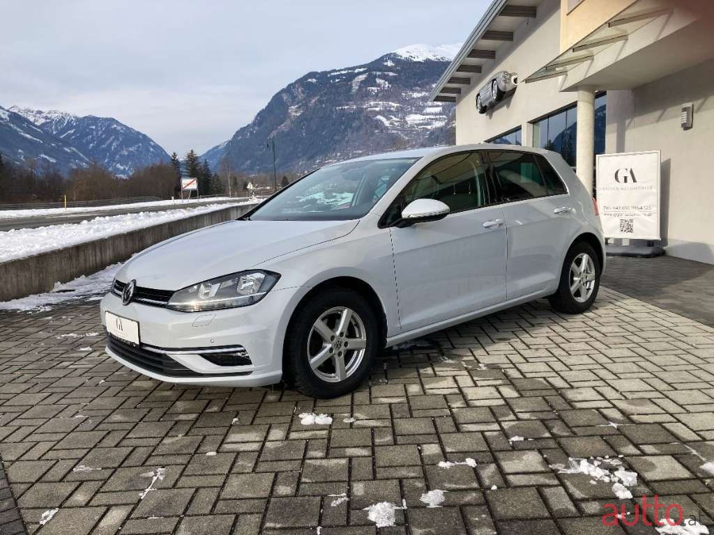 2017' Volkswagen Golf photo #1