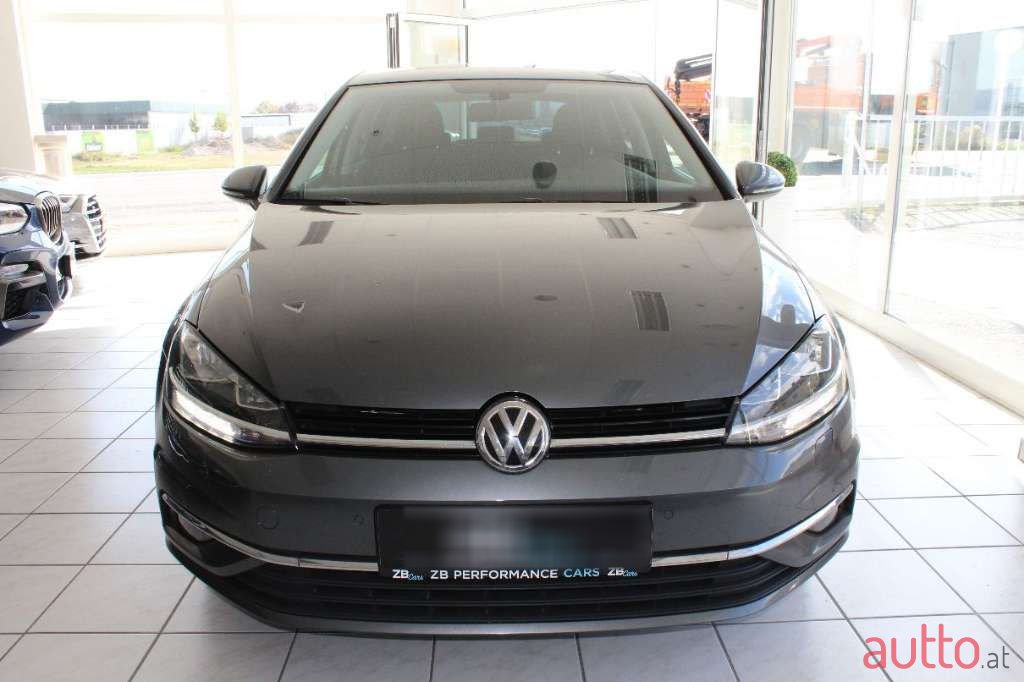 2017' Volkswagen Golf photo #4