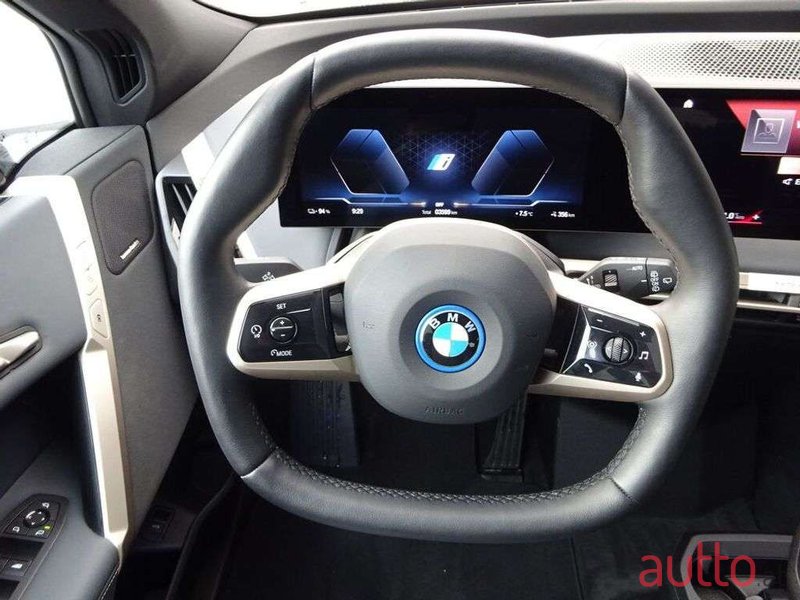 2023' BMW iX photo #6