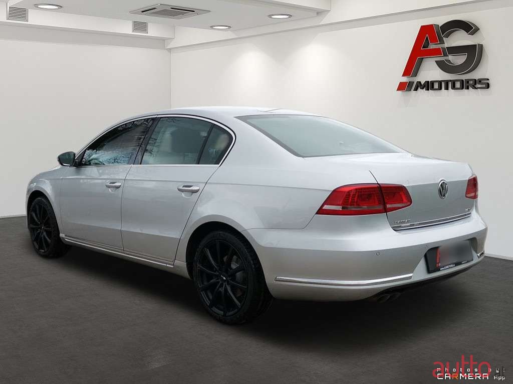 2011' Volkswagen Passat photo #4