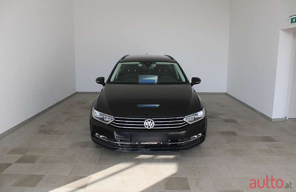 2019' Volkswagen Passat photo #3