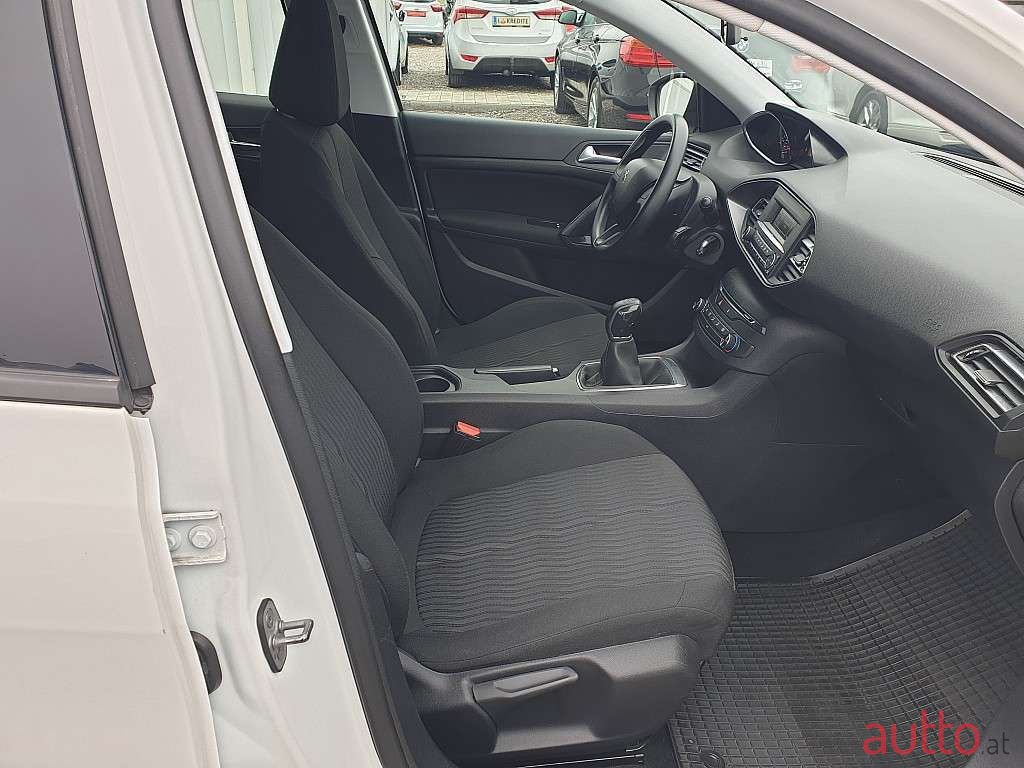 2014' Peugeot 308 photo #6