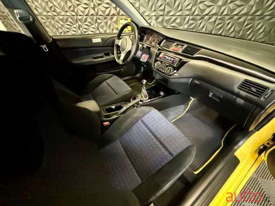 2004' Mitsubishi Lancer photo #2