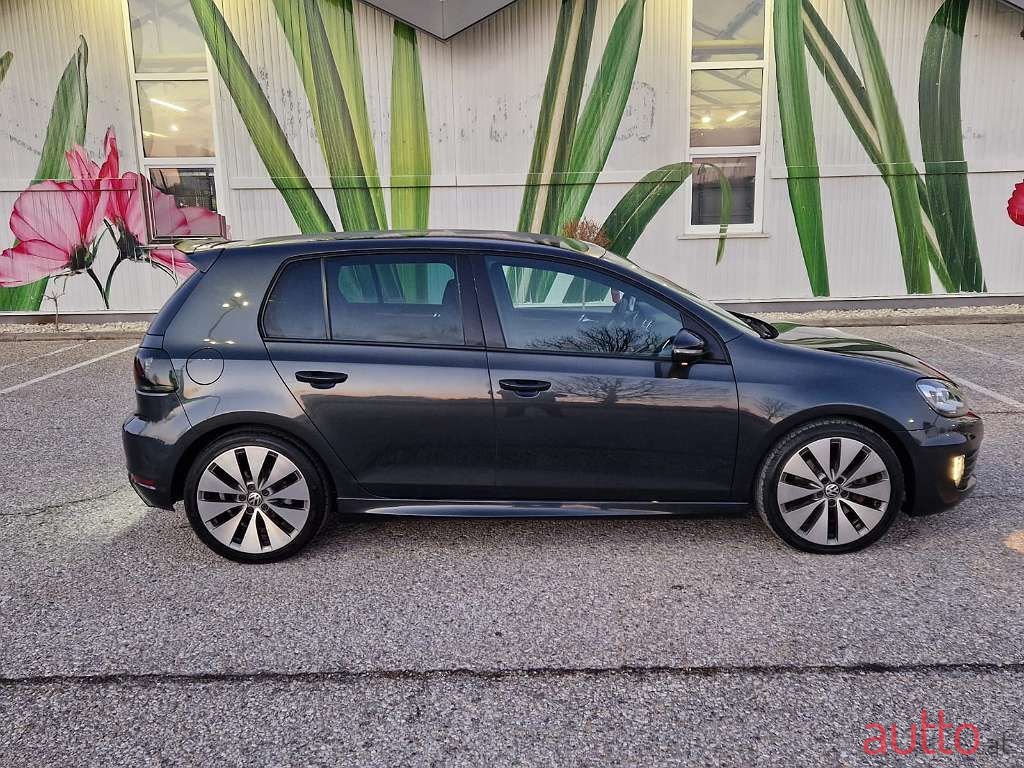 2010' Volkswagen Golf photo #3