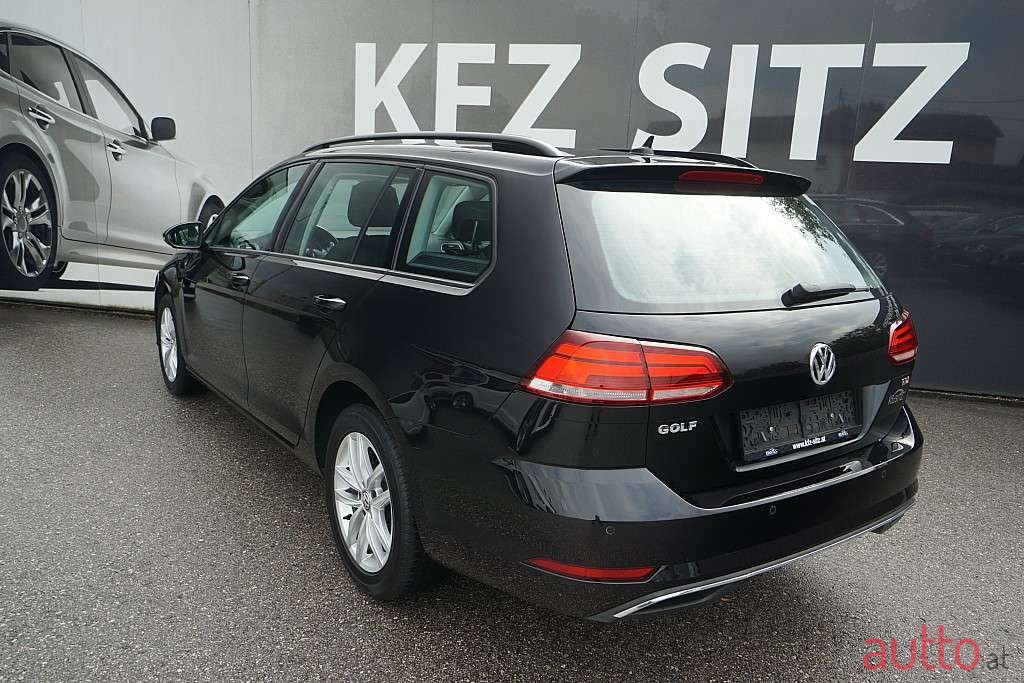 2017' Volkswagen Golf photo #4