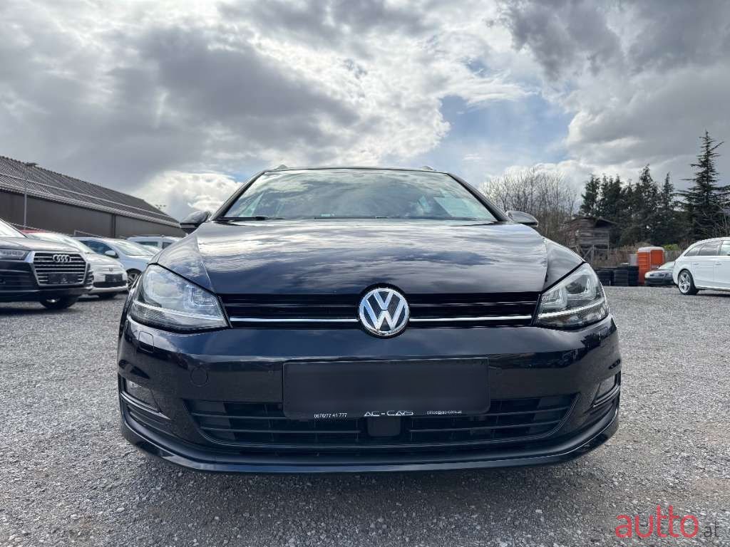 2017' Volkswagen Golf photo #2