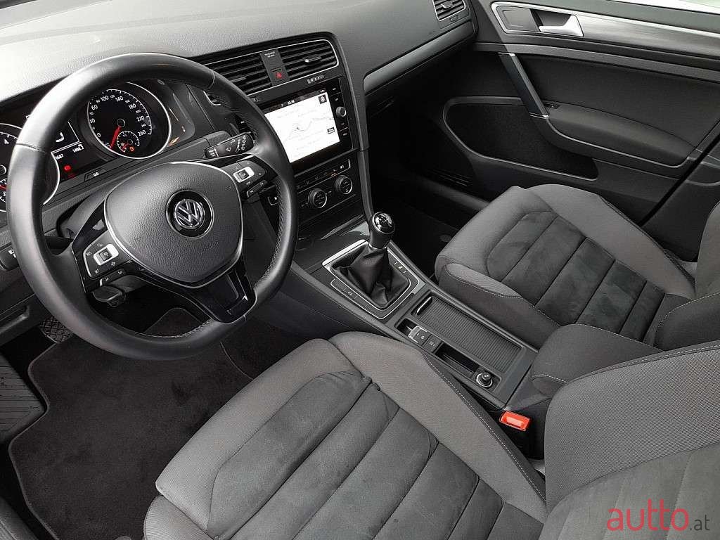 2019' Volkswagen Golf photo #3