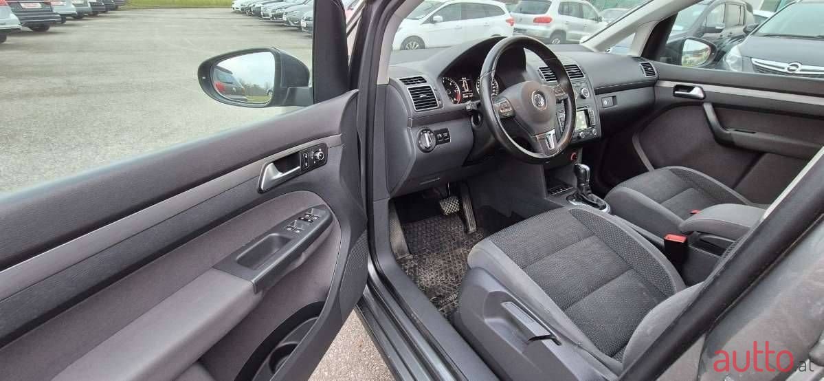 2013' Volkswagen Touran photo #6