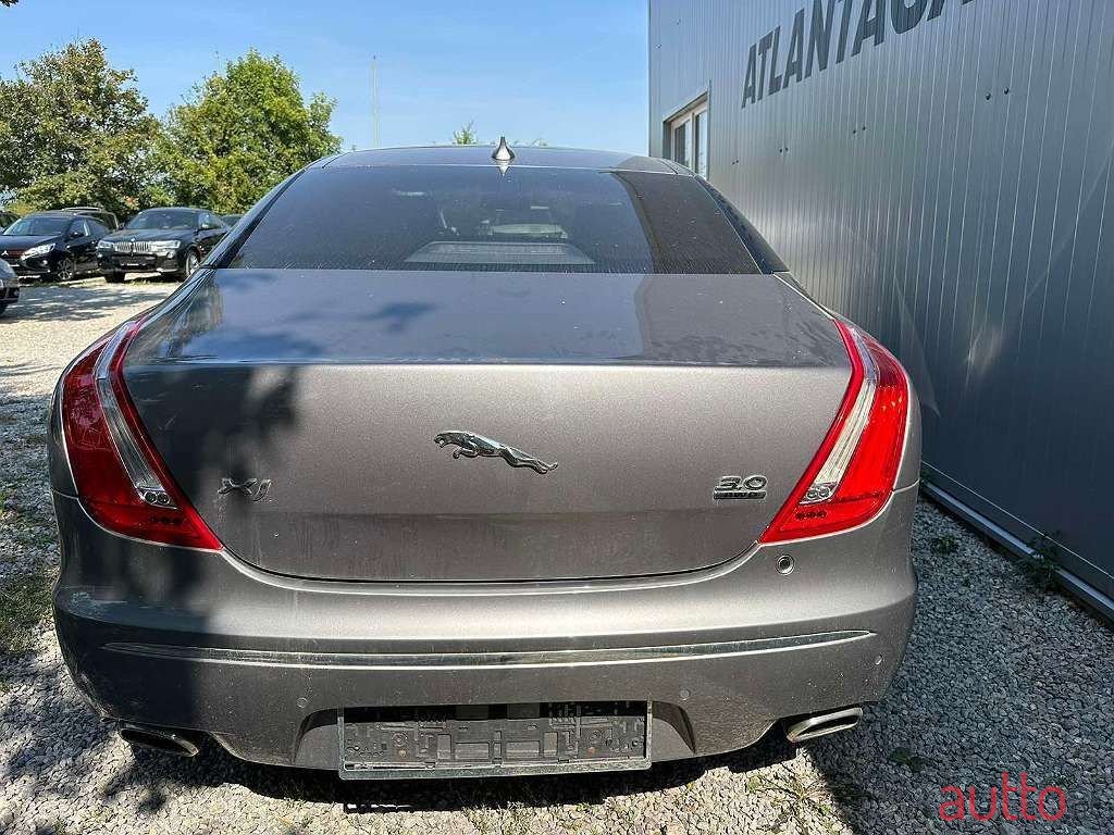 2013' Jaguar XJ photo #5