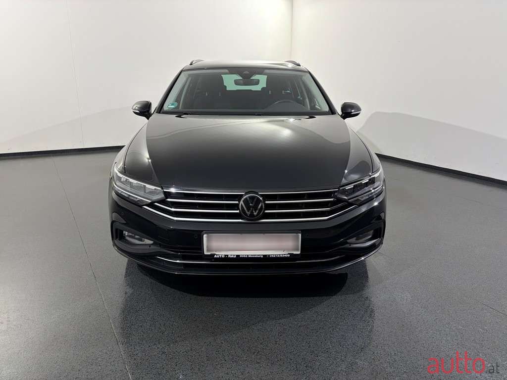 2022' Volkswagen Passat photo #2