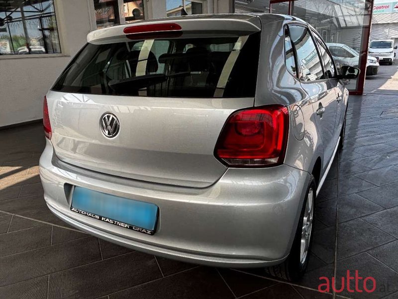 2011' Volkswagen Polo photo #2