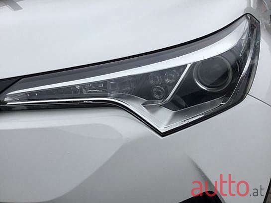 2017' Toyota C-HR photo #6