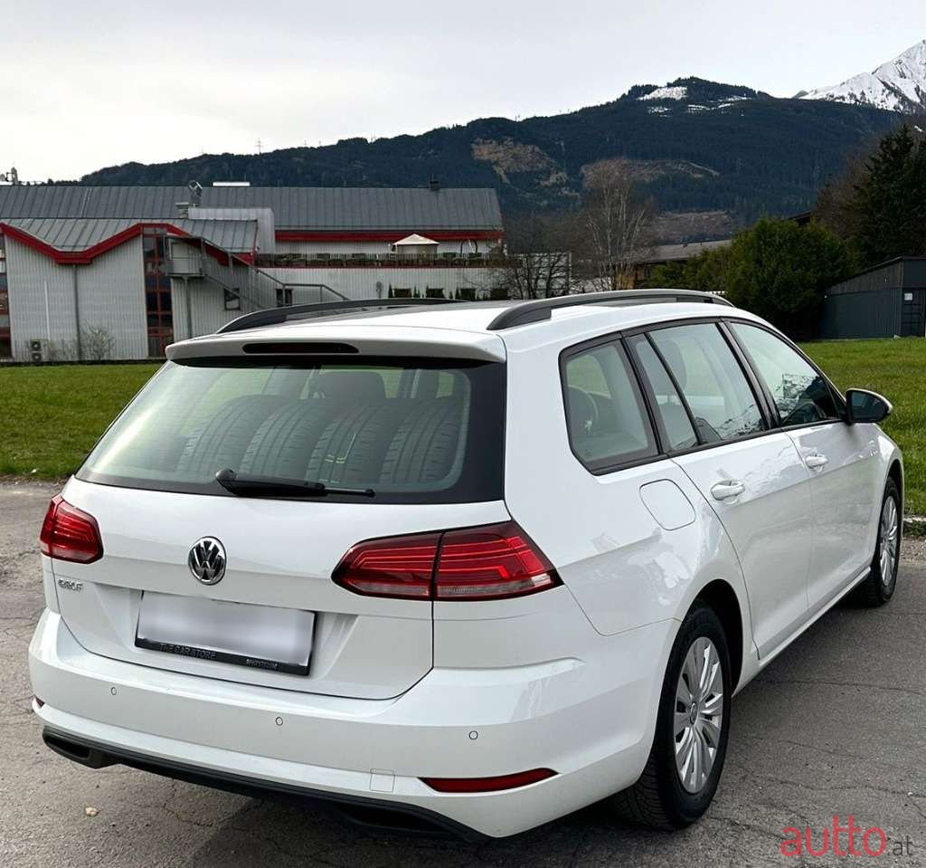 2019' Volkswagen Golf photo #6