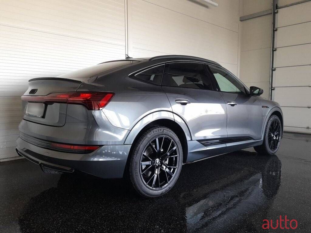 2022' Audi e-tron photo #2