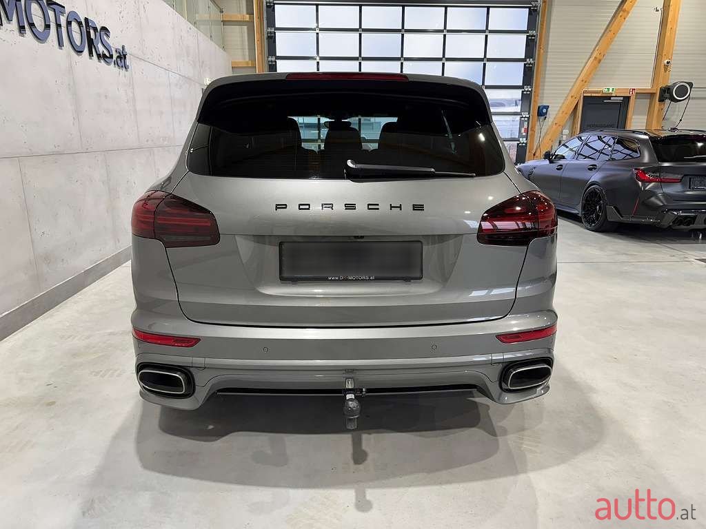 2016' Porsche Cayenne photo #4