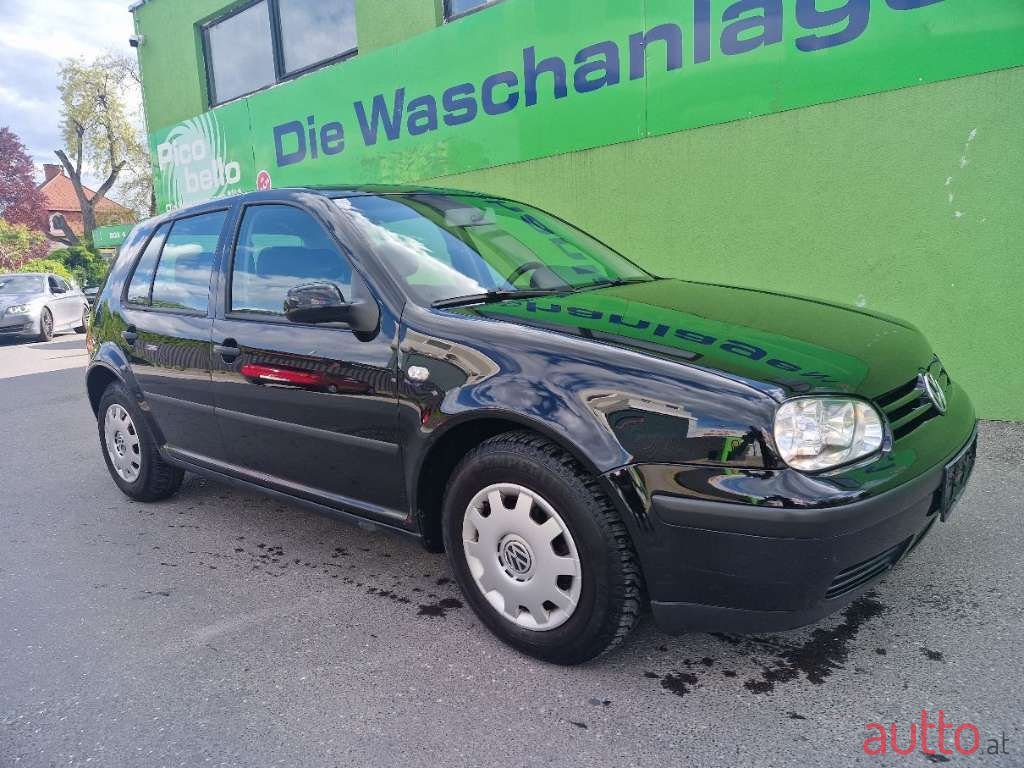 2002' Volkswagen Golf photo #4